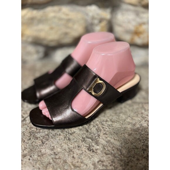 Salvatore Ferragamo Vintage Bronze T-Strap Buckle Square Heel Flats Sandals 8 - Picture 3 of 7